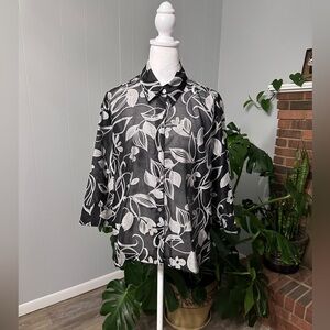 🛍️ Choices Mesh button down boxy style top with floral design excellent.